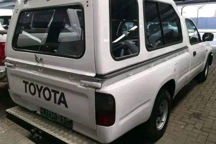 2004 Toyota Hilux 2.4D S/Cab For sale